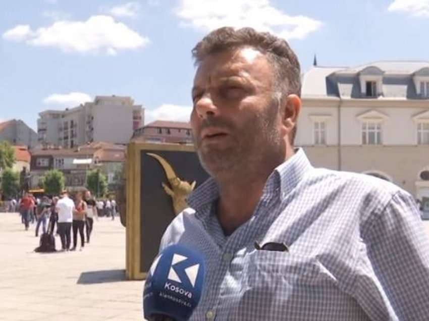 “I numëroj në gishta në këtë protestë sa kanë luftuar me pushkë në dorë”/ Veterani nga Prizreni tregon arsyen pse erdhi sot në Prishtinë