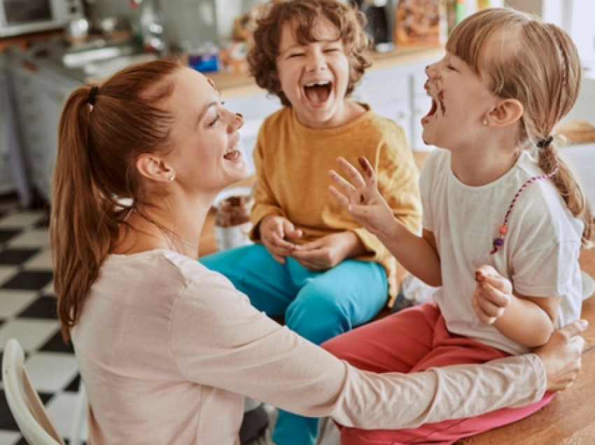 Shkenca jep arsyet pse fëmija i dytë në familje është më i padisiplinuar