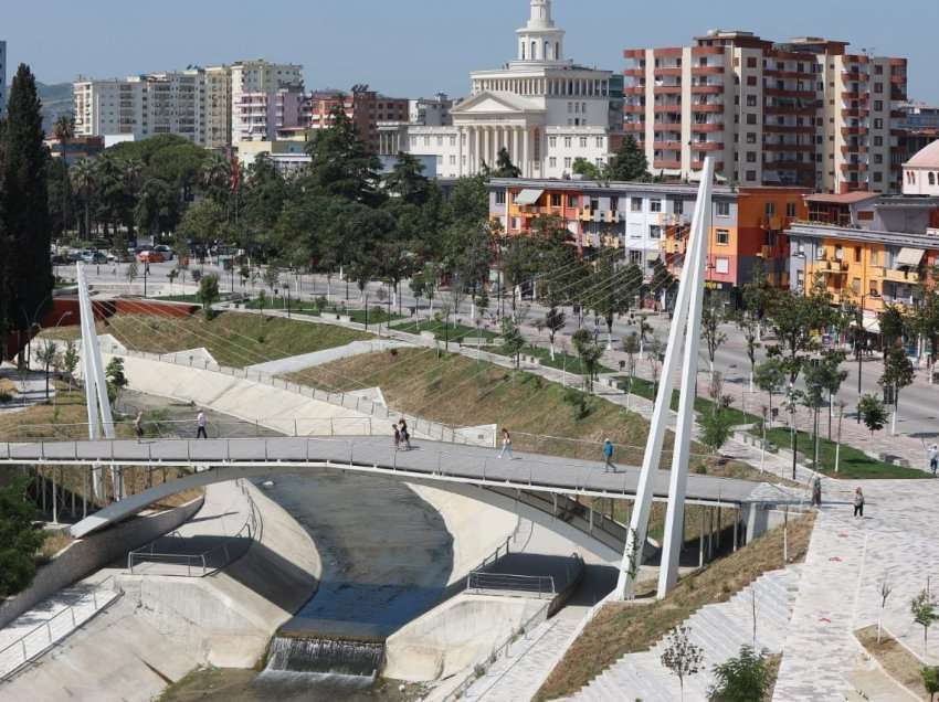 KLSH “shkund” Bashkinë e Fierit, 74 zyrtarë me shkelje në tenderë. Ja për çfarë bëhet fjalë