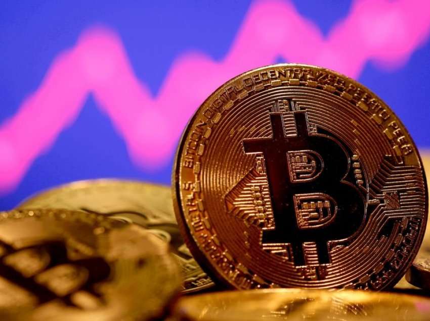 Bitcoini bie nën 20 mijë dollarë