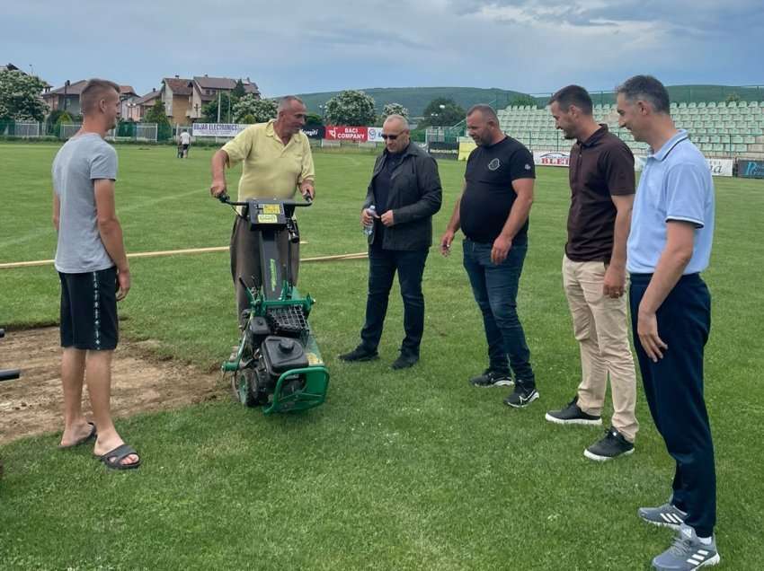  Agim Ademi ndjek nga afër rregullimin e fushave në rajone