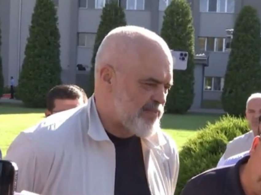 Edi Rama takon fermerët në Rahovec: Do t’i heqim plotësisht tarifat doganore me Kosovën