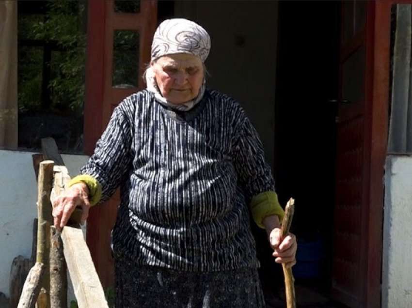 ​Jeta në mes vetmisë e frikës, rrëfimi i dhimbshëm i të moshuarës nga Bajqina