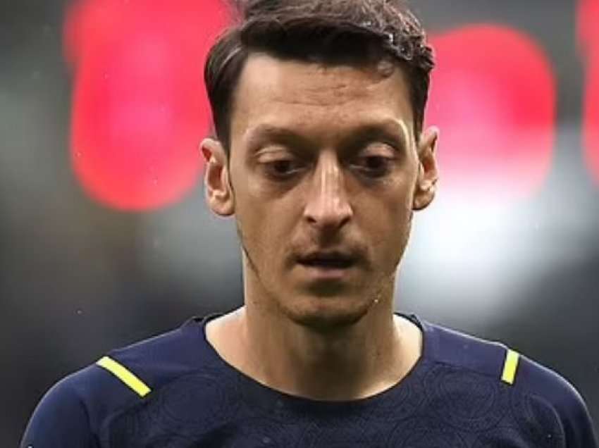 Ozil shpërthen ndaj trajnerit të Fenerbahces