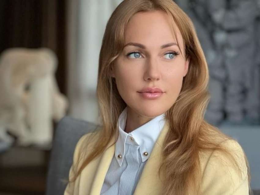 Meryem Uzerli zbukuron numrin e ri të revistës Vogue Travel