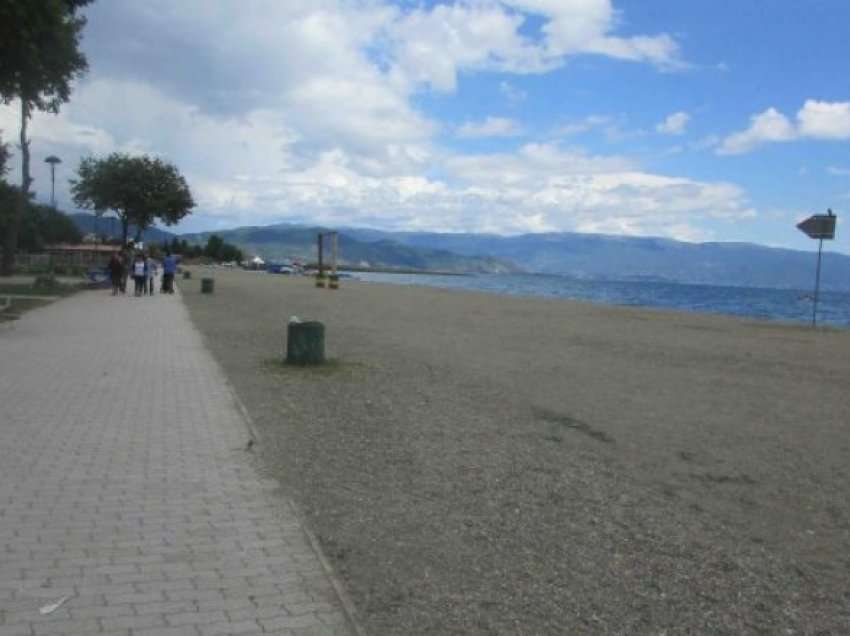 Ohri edhe këtë verë pa plazhe të rregulluara, Struga me plazhe të reja