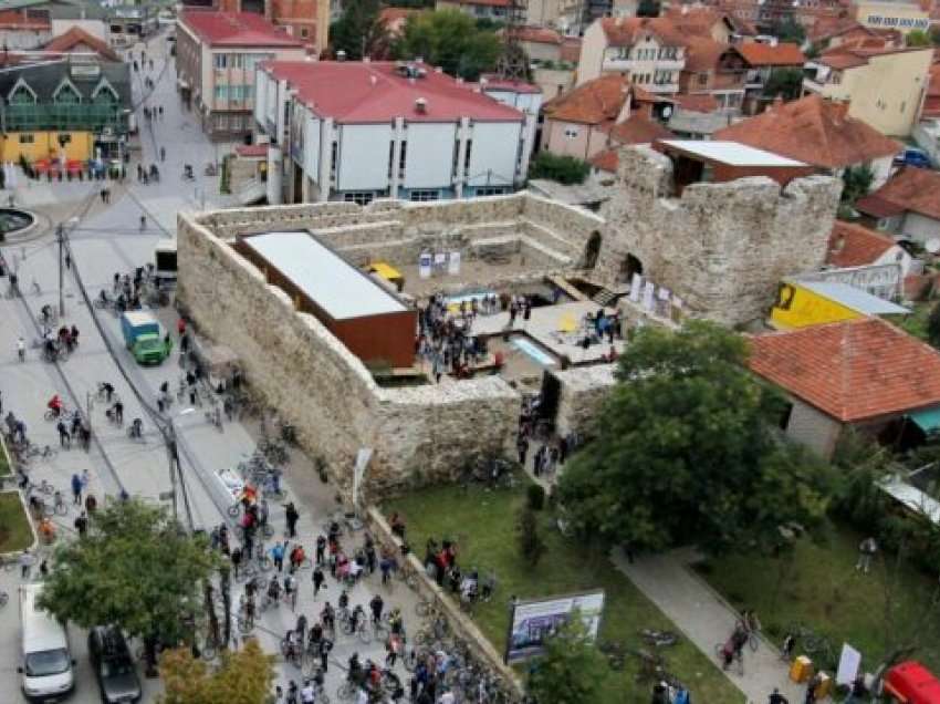 Vjedhje e rëndë në Vushtrri, hajnat ia vjedhin frizin, një pompë uji dhe mish