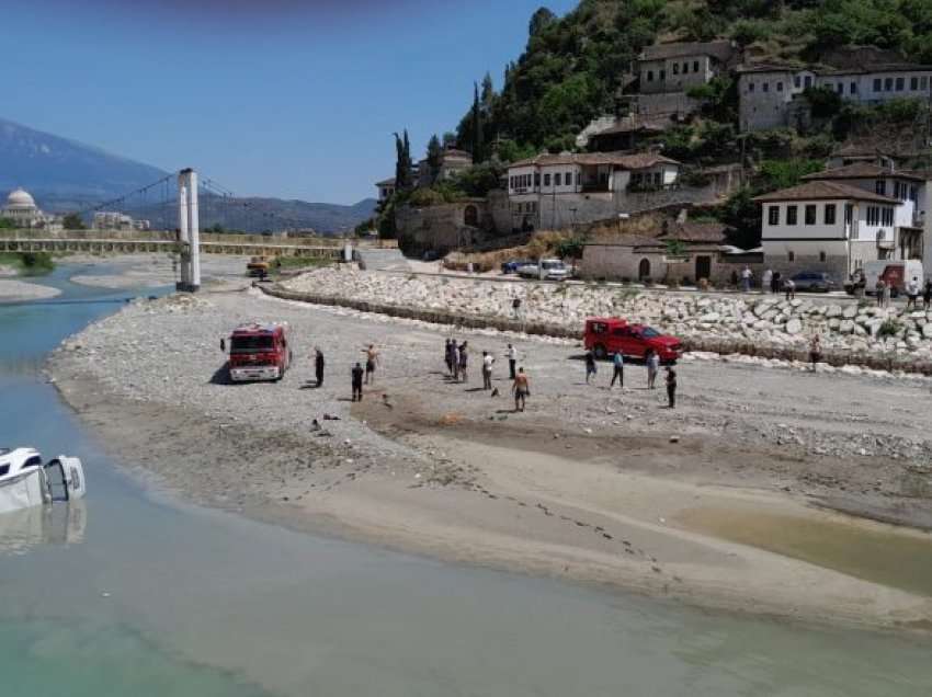 Tragjike në Berat/ Ndërrojnë jetë nëna dhe fëmija 6-vjeç që ranë në lumin Osum