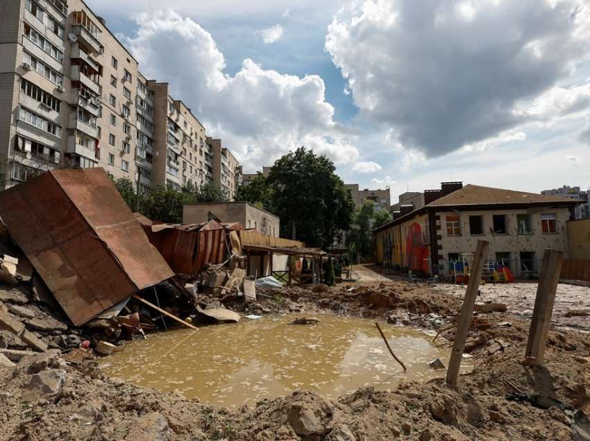 Zelensky: Shtetasi rus, 7 vjeç, u lëndua në sulmin me raketa në Kiev