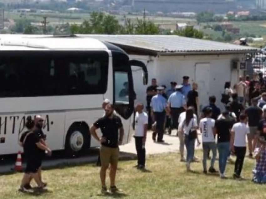 Përfundon manifestimi në Gazimestan, shpërndahen serbët