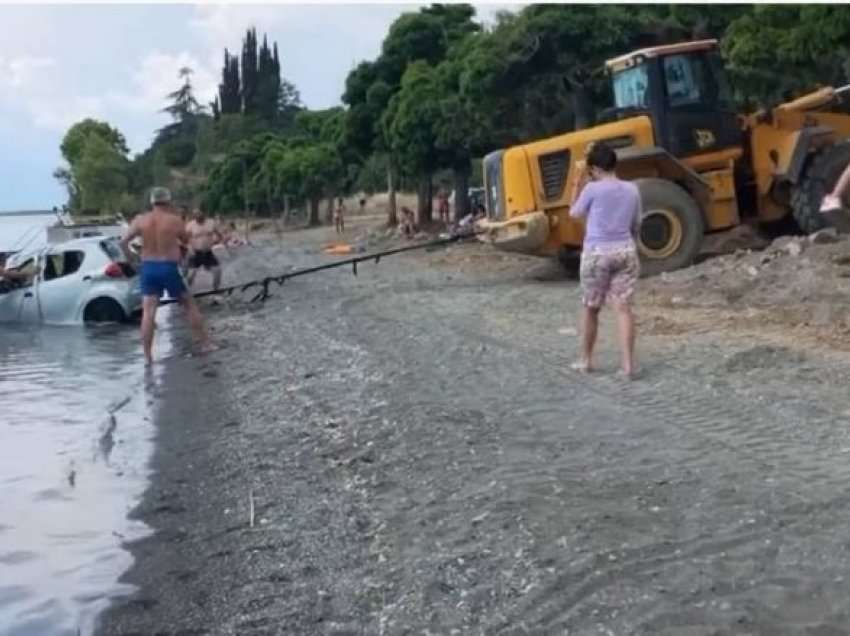 Nga pakujdesia e shoferit, vetura përfundon në ujrat e liqenit të Ohrit