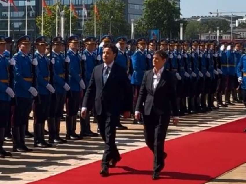 Abazoviqi arrin në Beograd, pritet me ceremoni shtetërore 