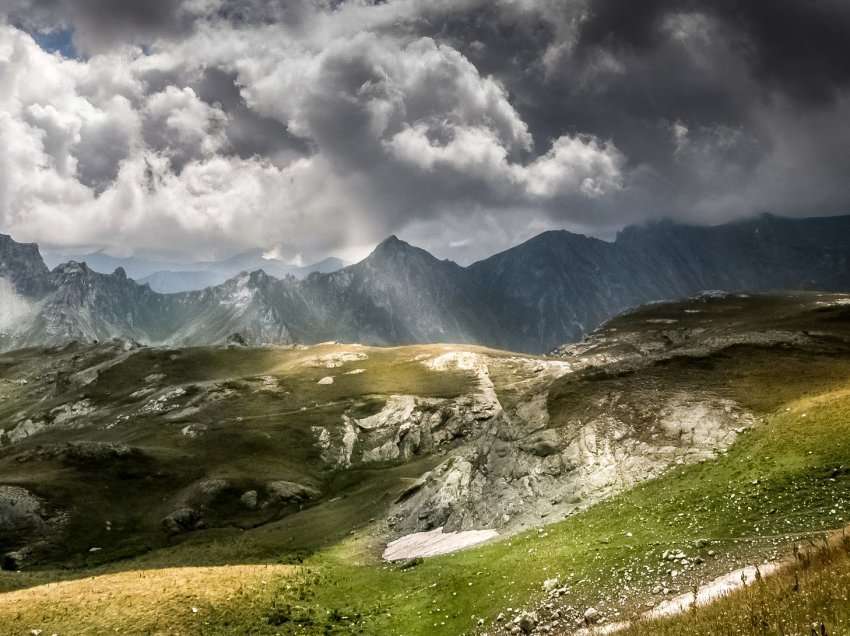 Maja e Korabit është maja më e lartë e Shqipërisë dhe e Maqedonisë së Veriut