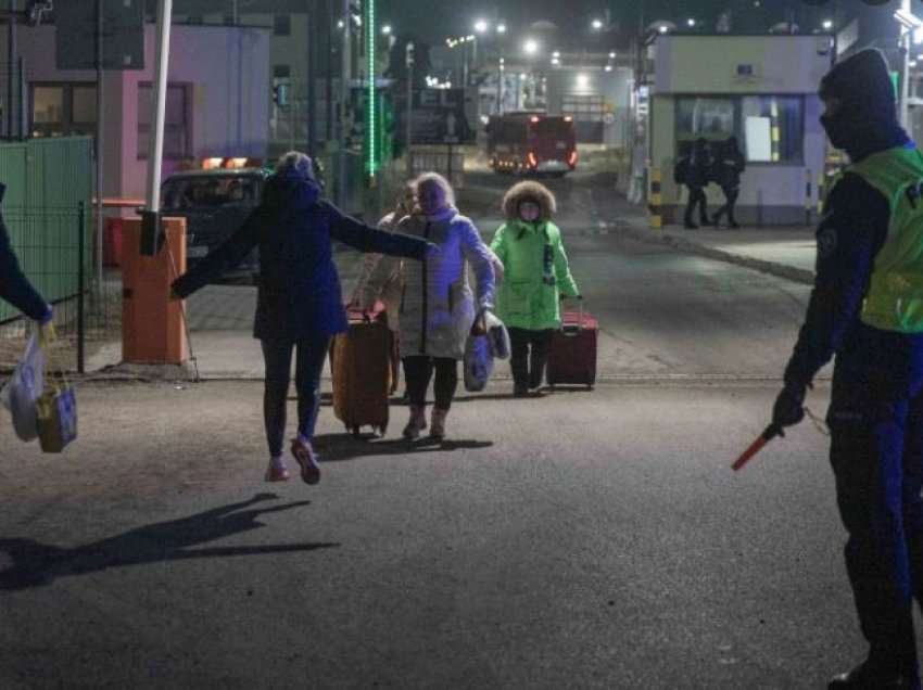 Fotografi shqiptar: 95 për qind e refugjatëve ukrainas janë gra e fëmijë