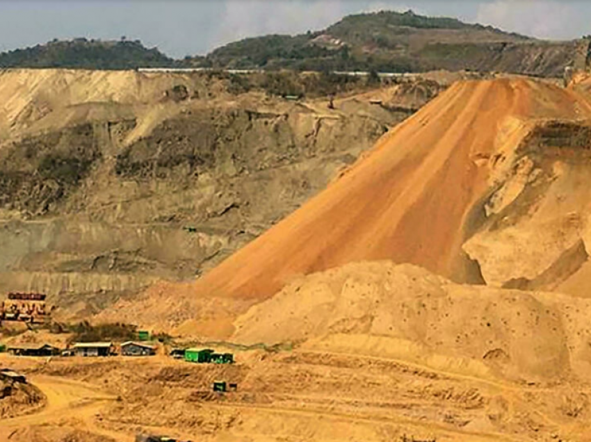 Të paktën 17 persona kanë vdekur nga rrëshqitja e dheut në minierën e lodhit në Mianmar