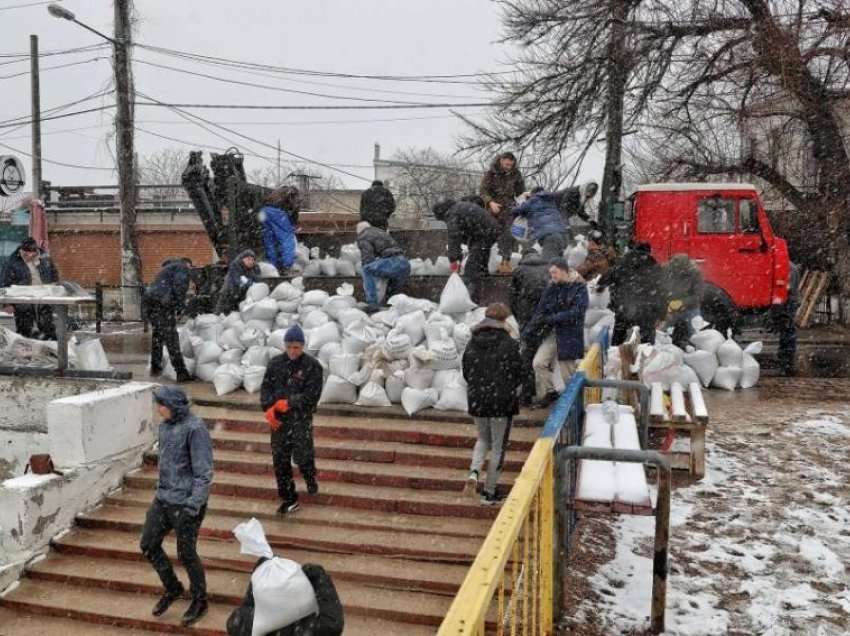 Qyteti i tretë më i madh i Ukrainës po bëhet gati derisa forcat ruse po afrohen