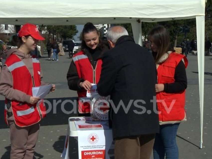 Ndihma për ukrainasit, qytetarët i bashkohen thirrjes së Kryqit të Kuq