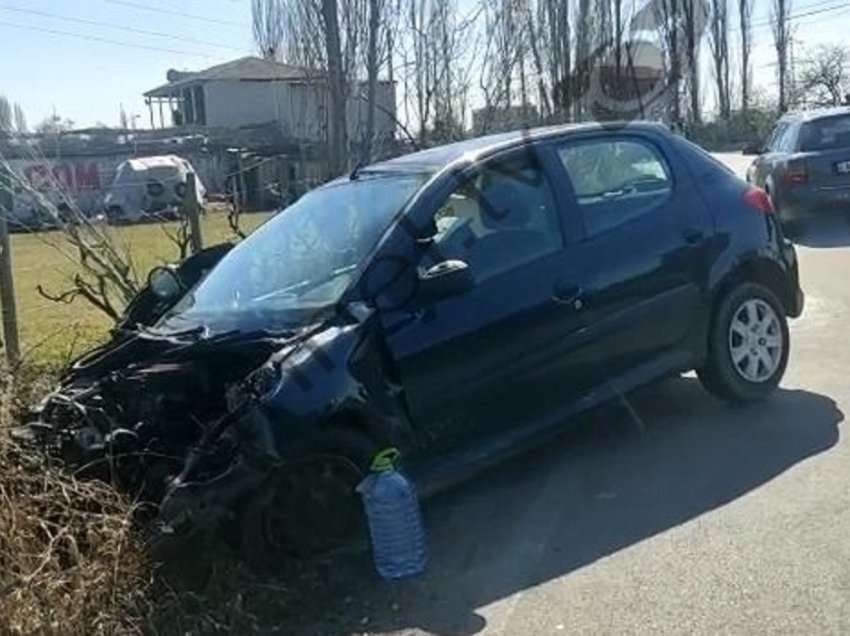 Aksident i rëndë në Lezhë, makina përplaset me betonieren. Përfundon në spital pasgjerja