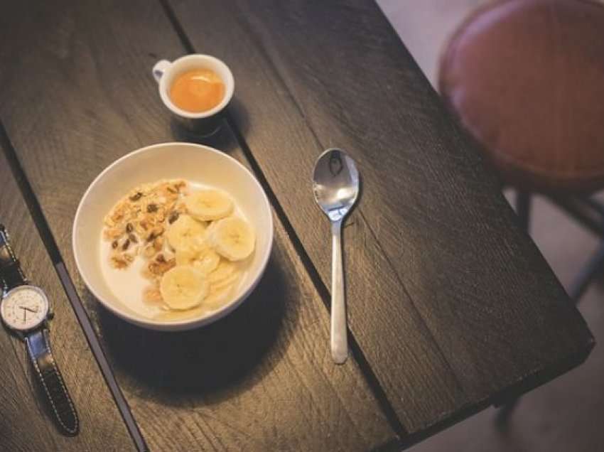 Banane dhe mjaltë, një kombinim që zgjidh tri probleme