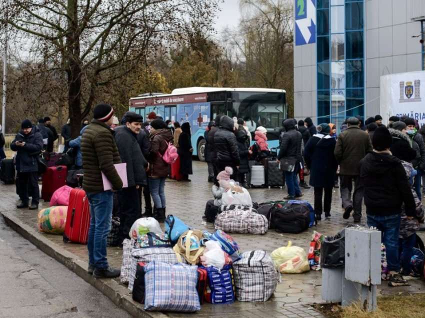 Borell viziton një qendër refugjatësh ukrainas në Moldova