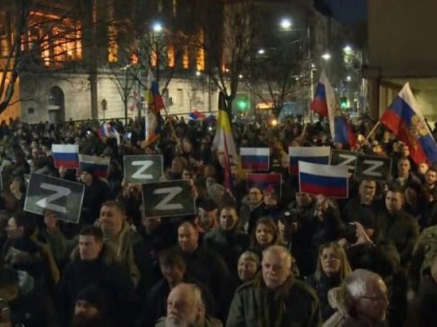 ​Serbët protestojnë në mbështetje për Rusinë në Beograd