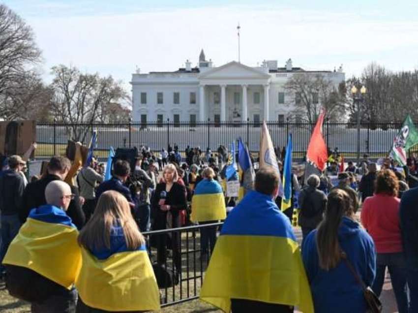 Zelensky u kërkon ligjvënësve amerikanë ndihmë për marrjen e armëve