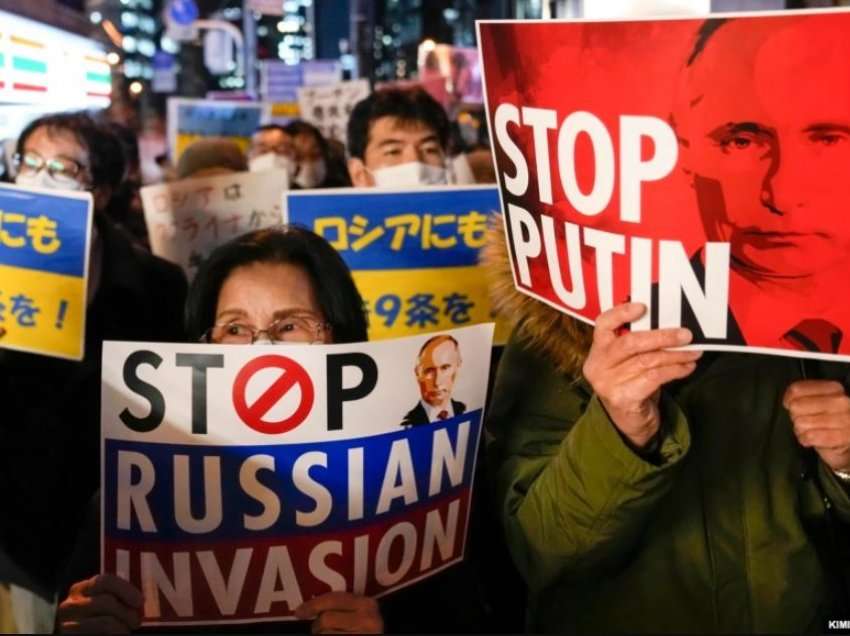 Protestë në Tokio kundër pushtimit rus të Ukrainës