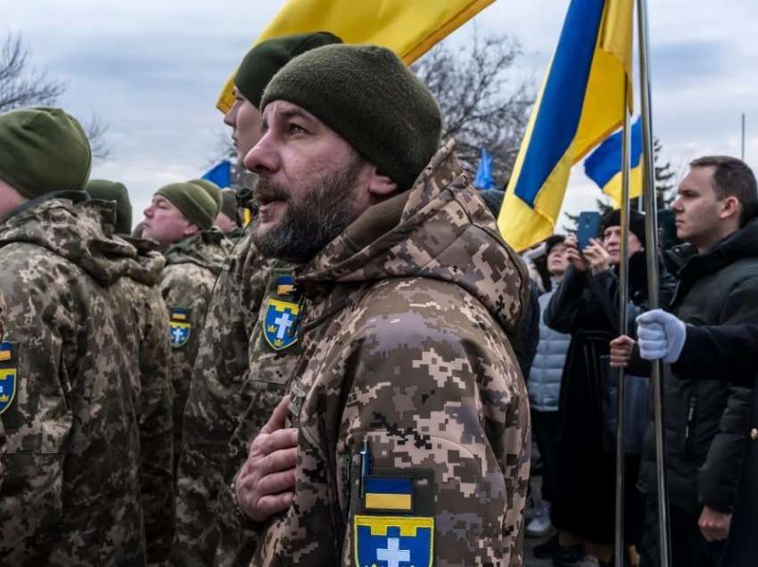 Rusët pushtojnë qytetin Kherson, ukrainasit ngrihen në protestë