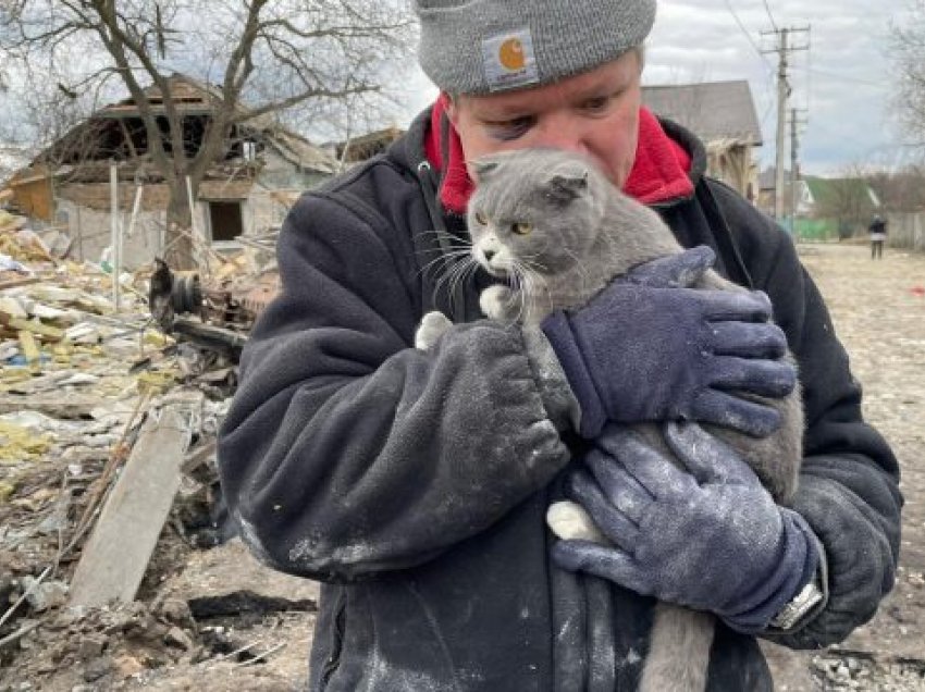 I humbi të gjithë, 54-vjeçarit ukrainas ia vrasin edhe vajzën 12-vjeçare