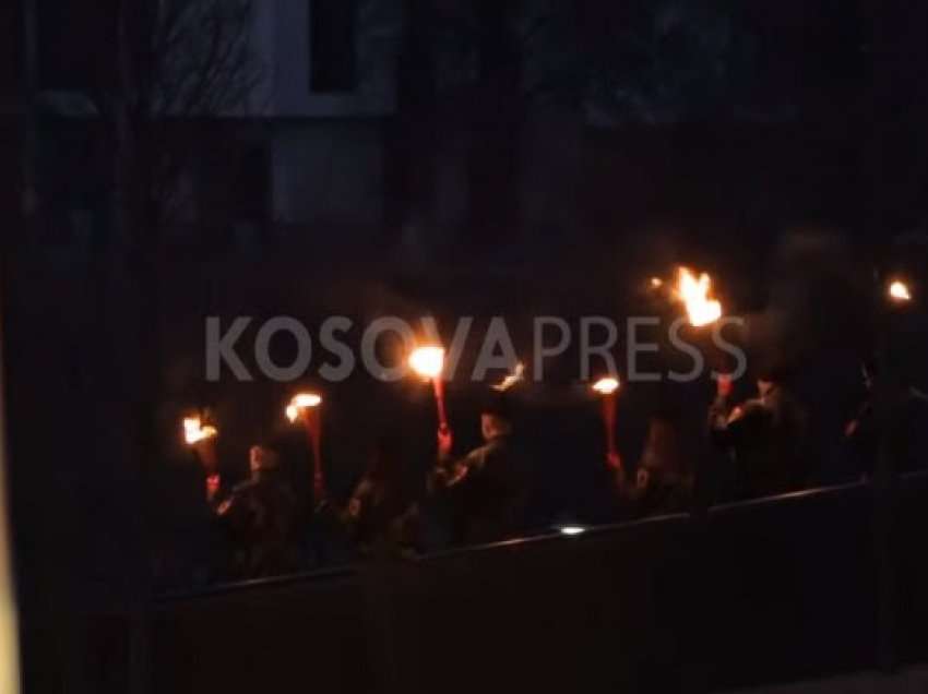 ​Ndizen flakadanët e lirisë në kujtim të komandantit legjendar Adem Jashari