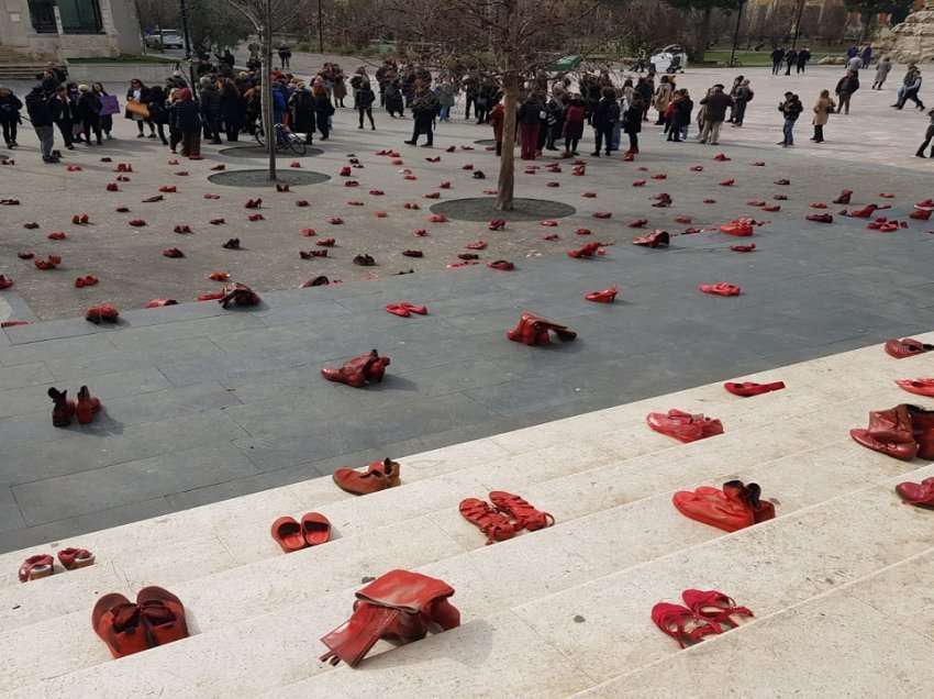 8 Marsi në Shqipëri/ Protestë për të kërkuar të drejtat dhe mesazhe kundër dhunës