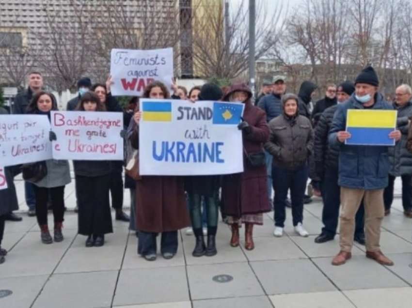 Trajkoviq e Judah polemizojnë për numrin e vogël të protesuesve pro-Ukrainës në Kosovë