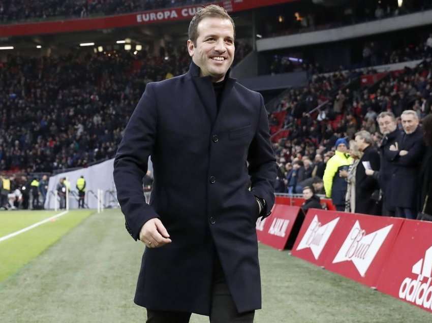 Van der Vaart bëhet trajner,