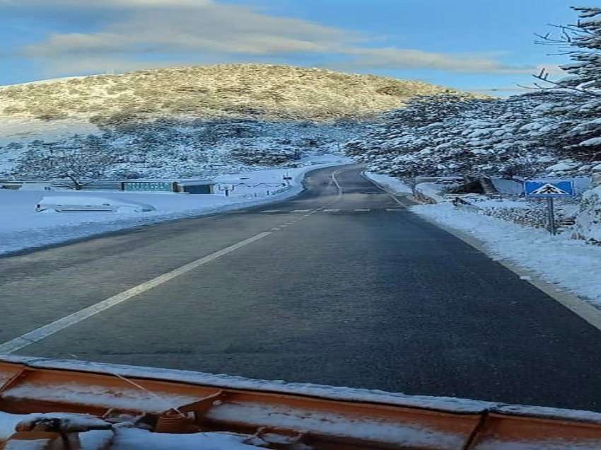 Reshje bore në Qafë Thanë, ARRSH jep njoftimin për gjendjen e rrugëve