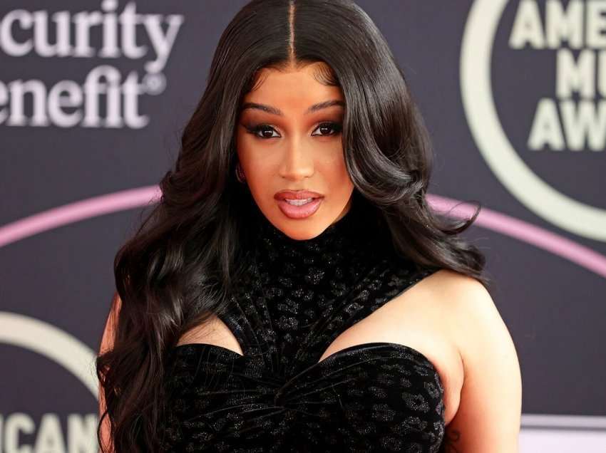 Cardi B na shuan kureshtjen për fëmijën e saj të dytë, ndan foton me ndjekësit