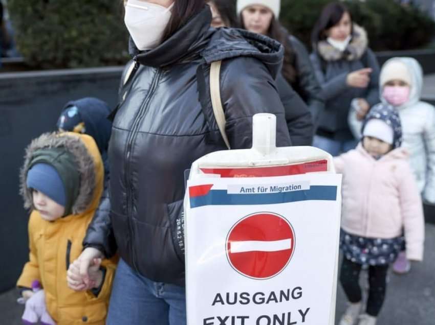 Detaje tronditëse: Kështu shfrytëzohen dhe dhunohen seksualisht gratë refugjate të Ukrainës në Gjermani