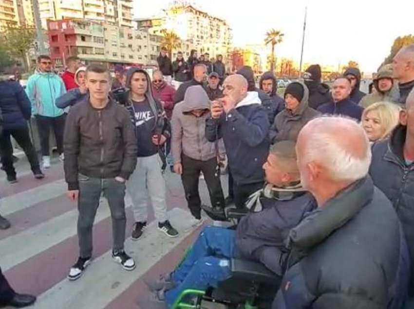 Nis protesta kundër rritjes së çmimeve në Durrës, qytetarë bllokojnë aksin rrugor Durrës-Ura e Dajlanit