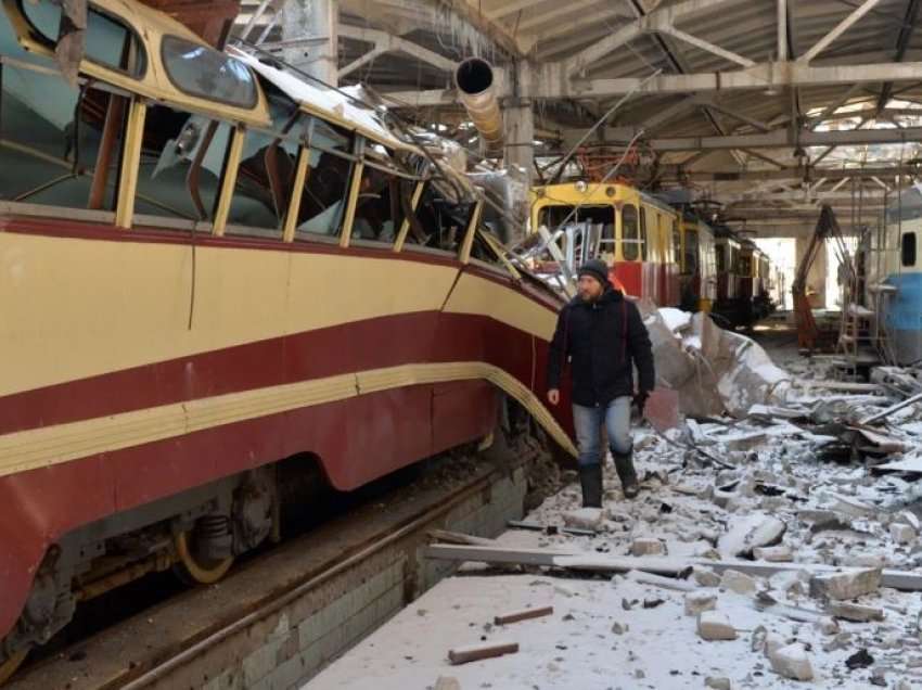 Raportohet për sulm ndaj një treni për refugjatë