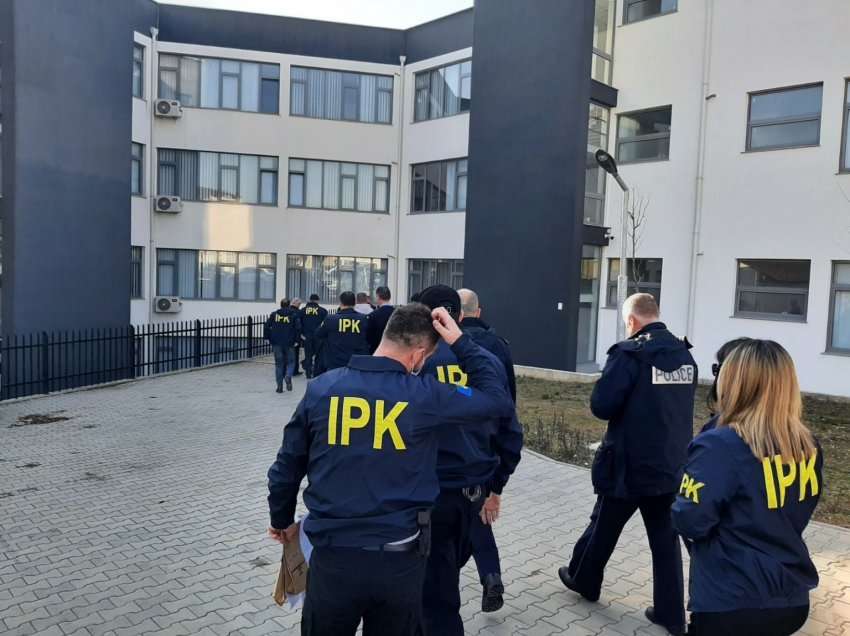 Aksioni ‘Pika’, arrestimi i 50 zyrtarëve shtetërorë – të gjitha detajet e aksionit të IPK-së