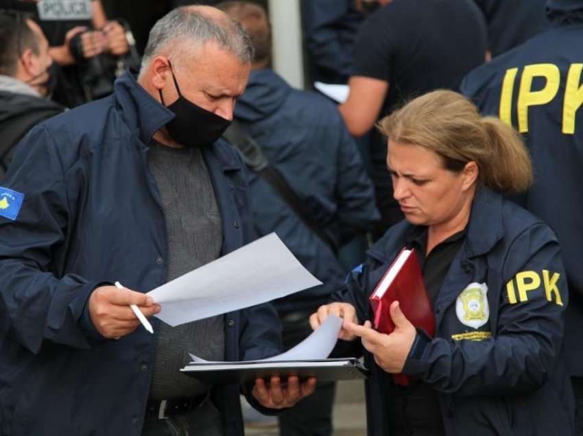 U vodh “Audi A4” në oborrin e policisë, IPK suspendon një polic