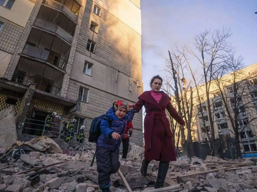 Vazhdojnë bombardimet në Ukrainë, SHBA dhe Rusia shënojnë kontaktin e parë pas disa javësh