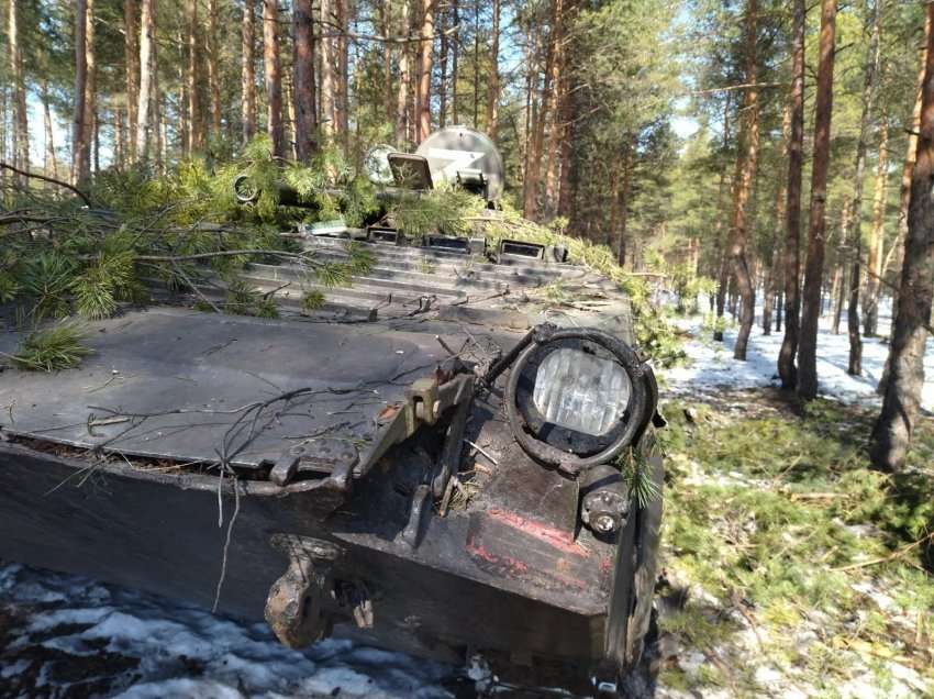 Përleshje e ashpër luftarake - Rusët ikin turpërisht nga fronti, ukrainasit kapin trofetë