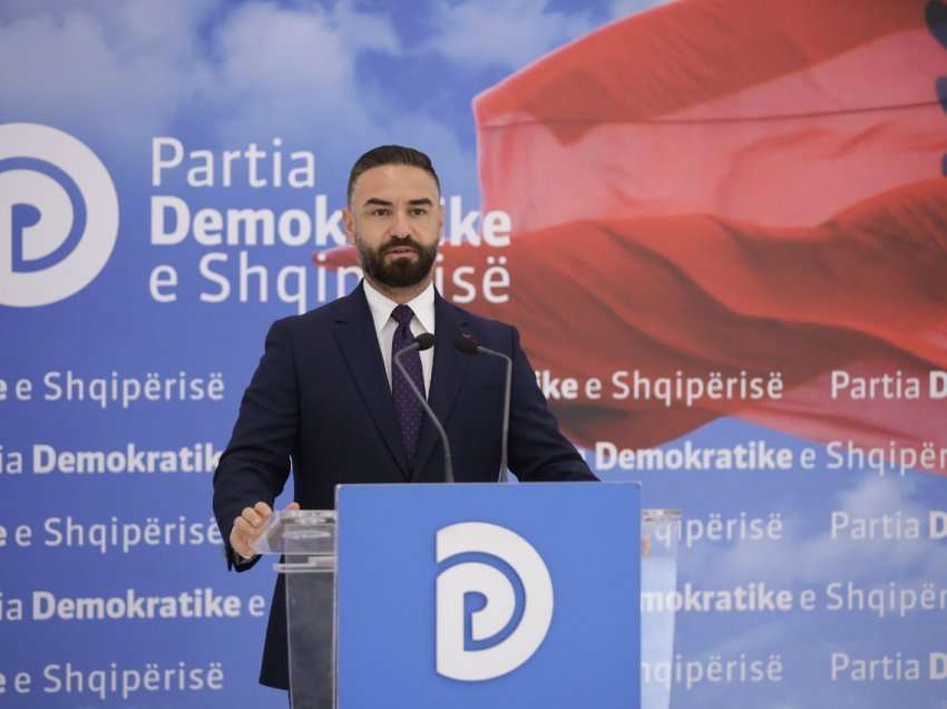 Ishulli i Sazanit në flakë/ Deputeti i PD pyet Niko Peleshin: Çfarë është bërë që nga viti i kaluar?