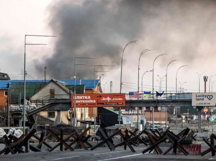 Ndalen forcat ruse, ushtria ukrainase ua bllokon rrugët kryesore për të sulmuar Kievin 