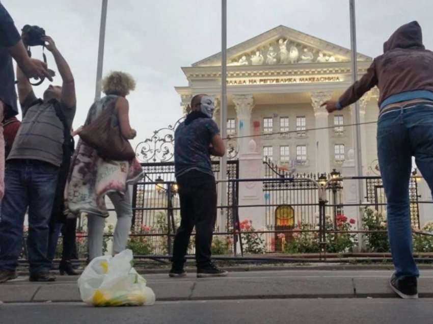 Burgim me kusht për pjesëmarrje në Revolucionin shumëngjyrësh