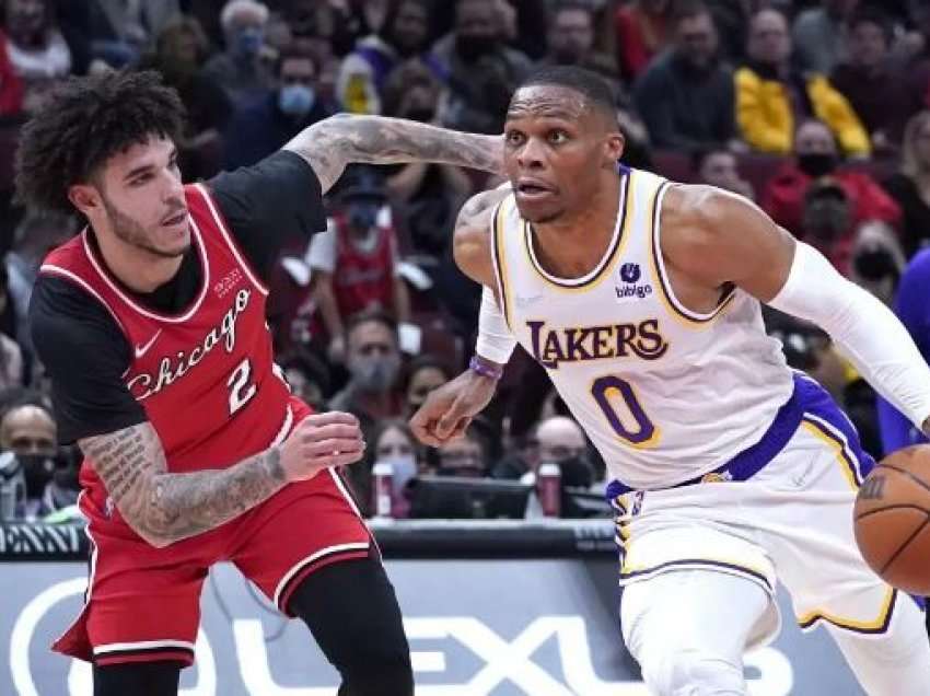 Lakers trumfon pas kohës shtesë