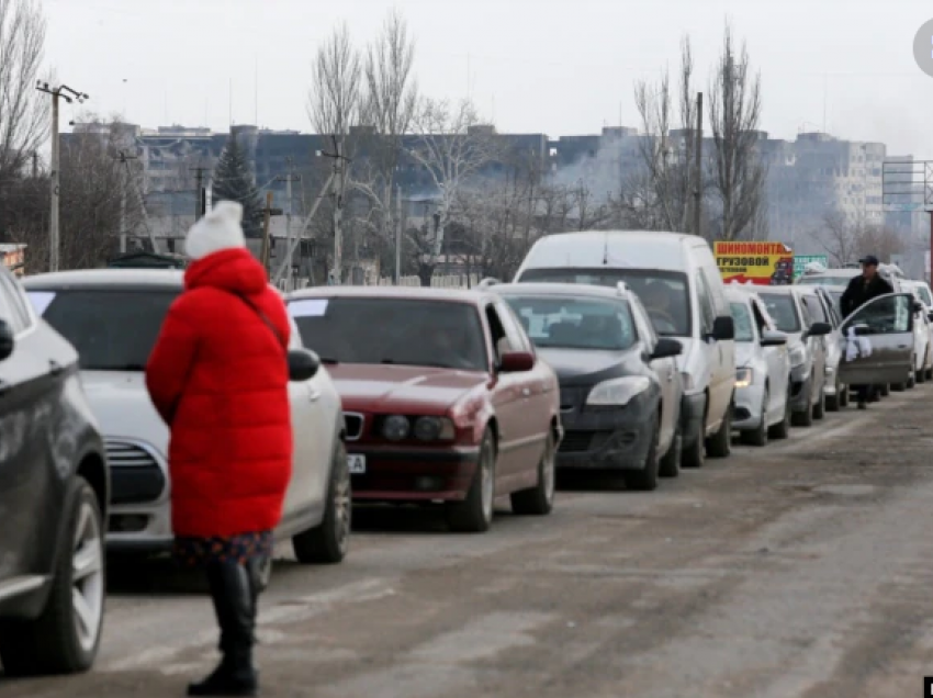 Kryebashkiaku i Mariupolit thotë se banorët e qytetit u dërguan në Rusi