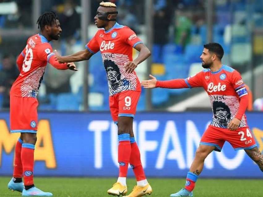 Napoli merr tre pikët dhe i bashkohet Milanit në krye të tabelës