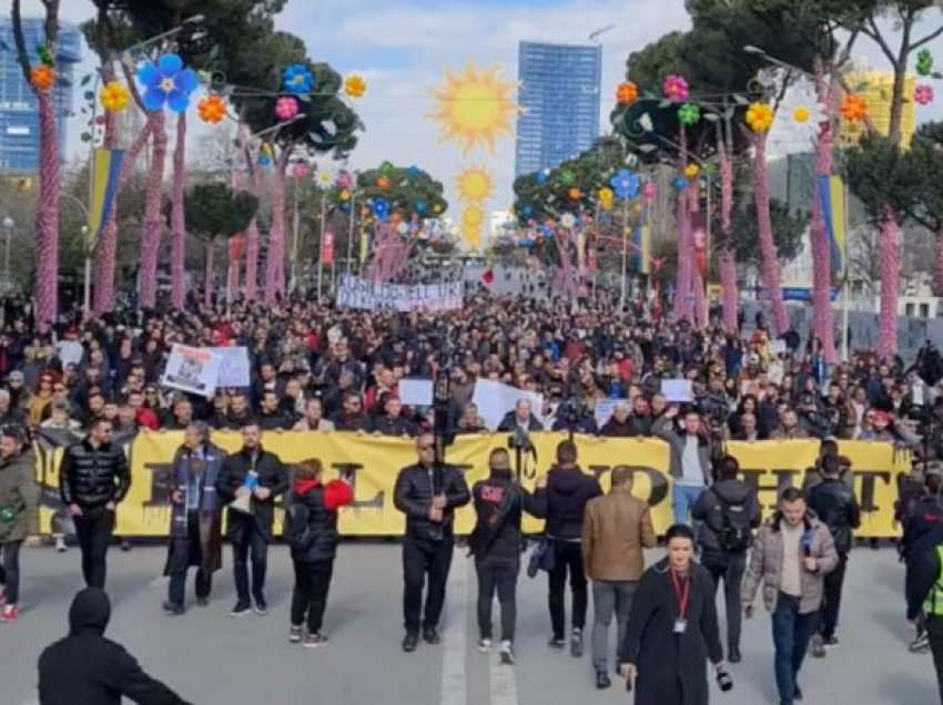 Protestat kundër rritjes së çmimeve/ Pedagogu i njohur paralajmëron policinë