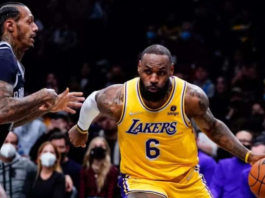 LeBron James shkruan historinë